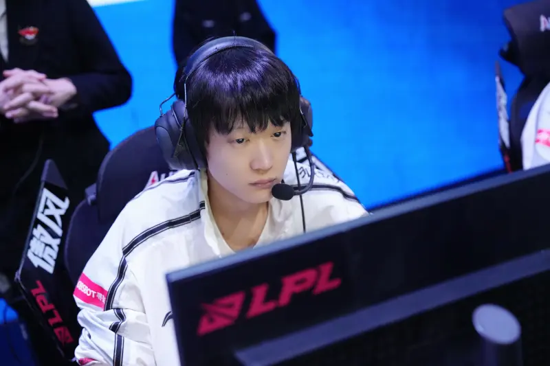 博鱼电竞官网-AL官方发布对阵BLG赛前返图：积极进取