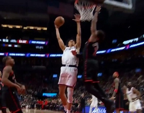 博鱼电竞官网-奋力反击！哈登传射建功&amp;桑德斯两罚全中 快船12-2反超比分