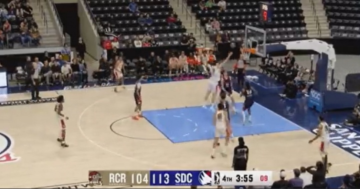 包夹来了！杨瀚森低位闪电转身绕开防守 可惜上篮没进