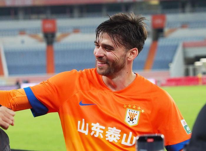 博鱼电竞官方app-德转宣！津门虎敲定阿代米离队最佳替身，曾跟克雷桑搭档踢葡超