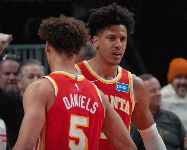 博鱼电竞官方网站-升第八！老鹰大胜雄鹿豪取9连胜 杰伦23+10+12麦科勒姆30+7三分